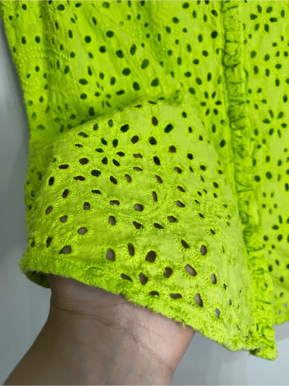 ✨100% Cotton Neon Green Eyelet Button-Front Camisole Top - Picture 3 of 10